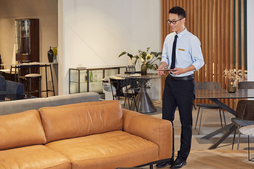家具銷售的專業形象 從高清圖片看行業風采